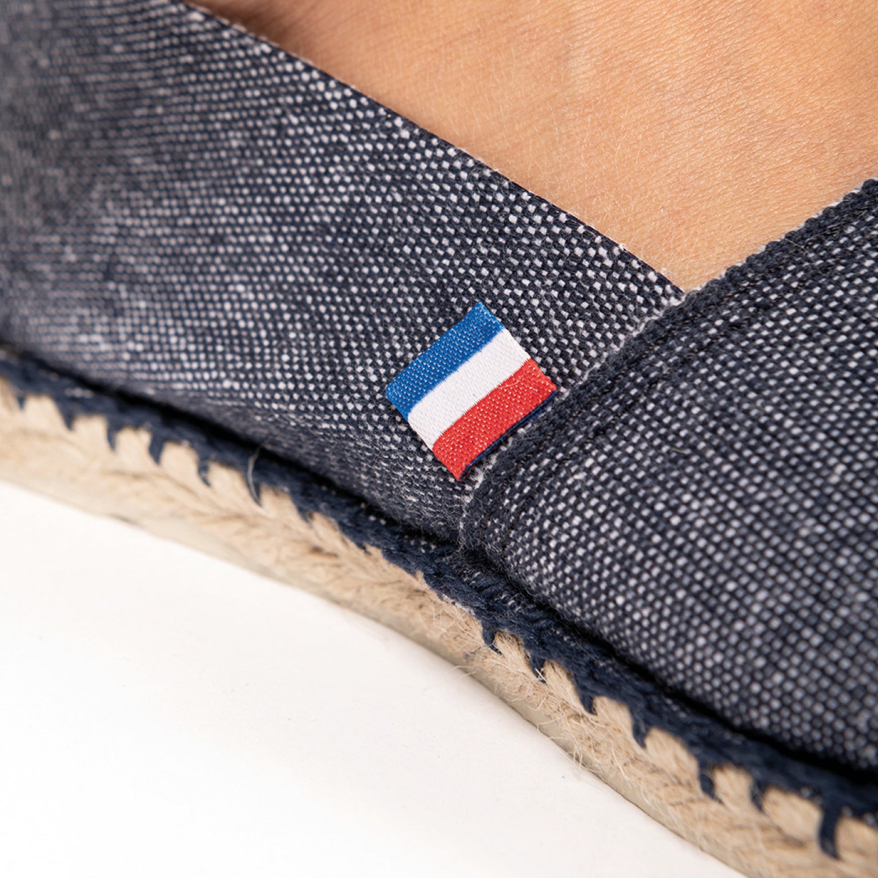 Espadrilles made in France, détail de l'étiquette tricolore