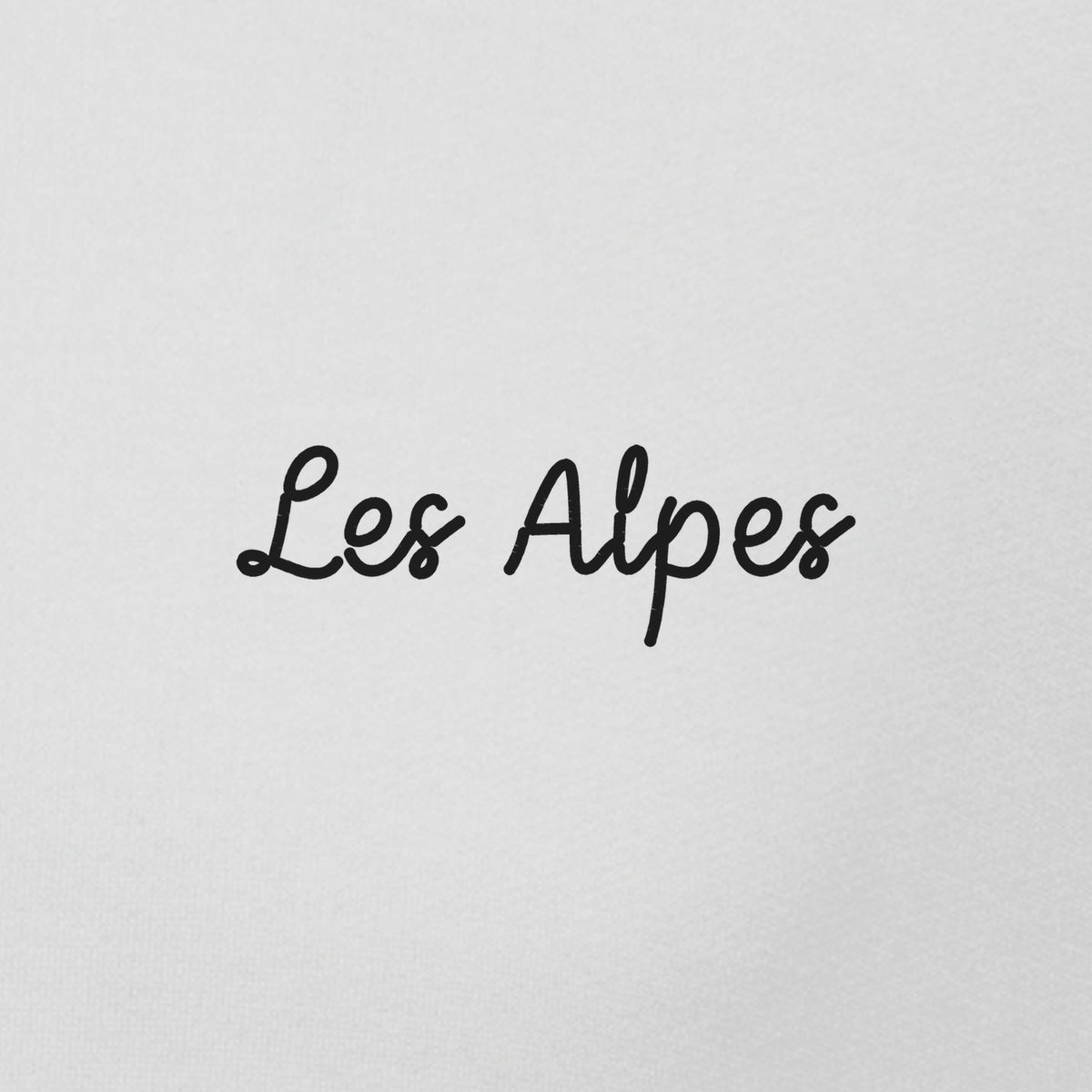 Sweat Les Alpes, blanc, gros plan sur le nom écrit côté cœur