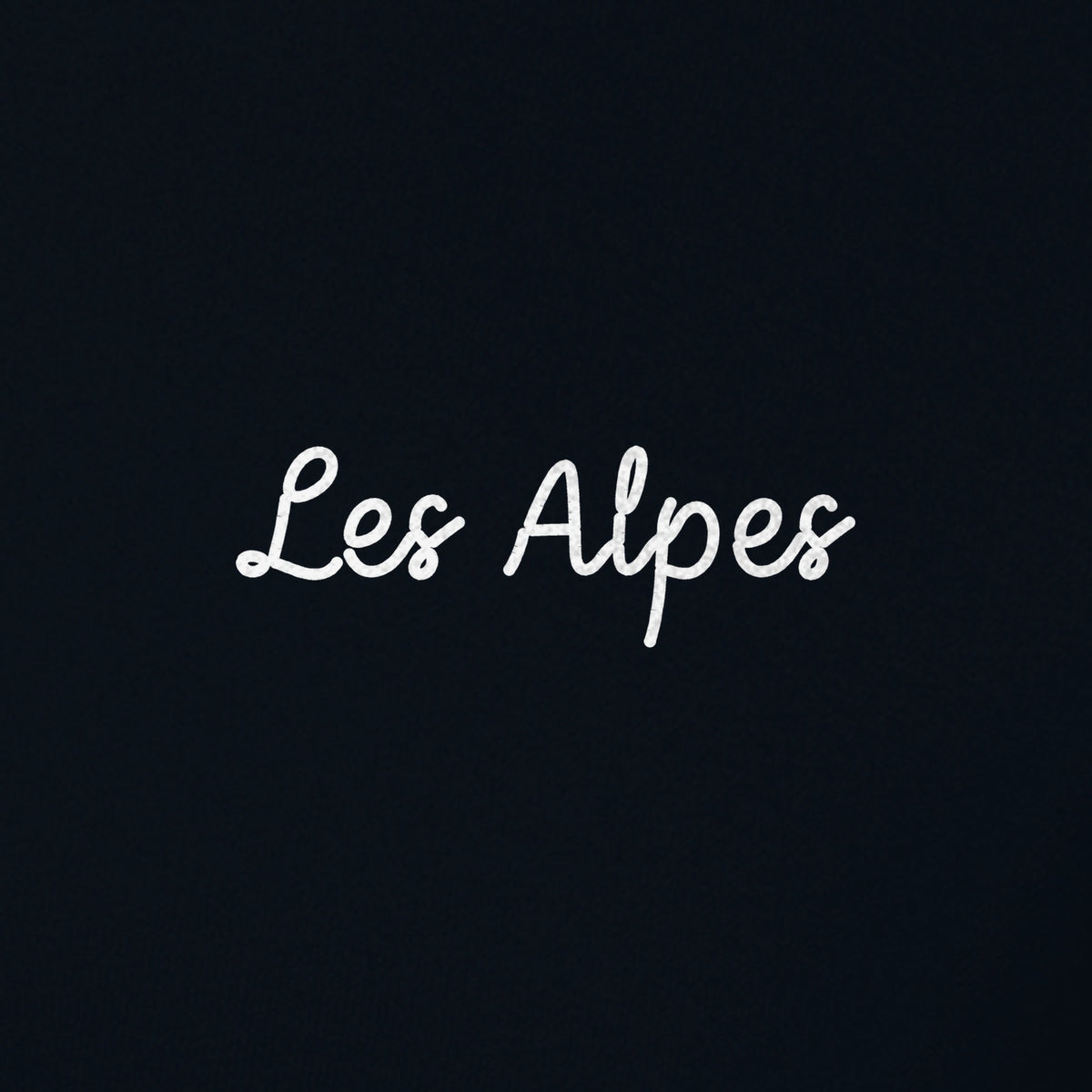 Sweat Les Alpes, noir, gros plan sur le nom écrit côté cœur